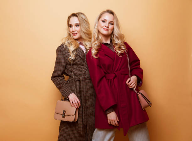 Puterea Culorilor în Moda Modestă: Cum să Îți Exprimi Personalitatea cu Ținutele YELYZ