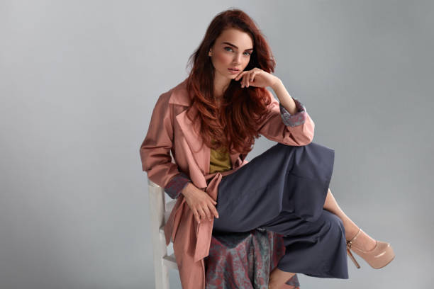 Cum să Îți Creezi o Garderobă Capsulă Modestă: Ghidul YELYZ pentru Eleganță fără Efort